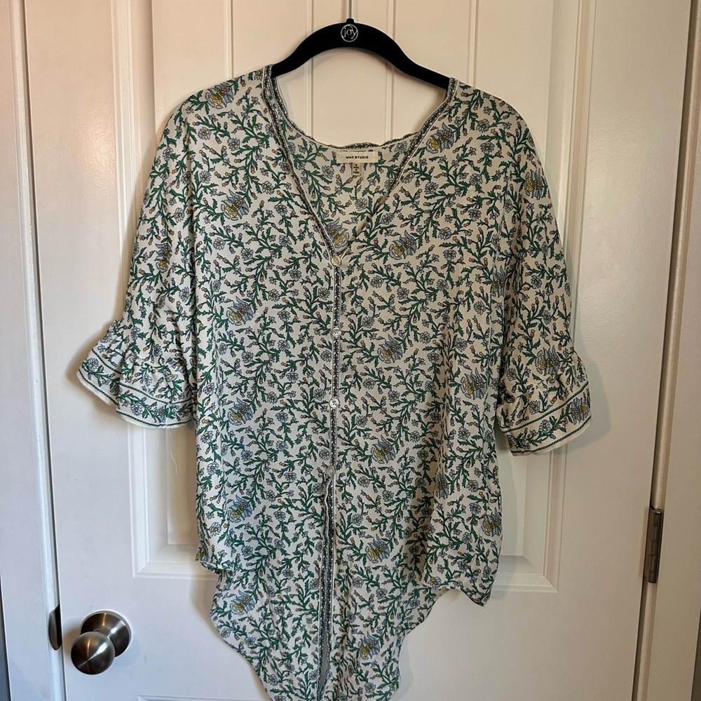 Max Studio Top Size S White Green Floral Boho Blouse Tunic V-Neck Short Sleeve
